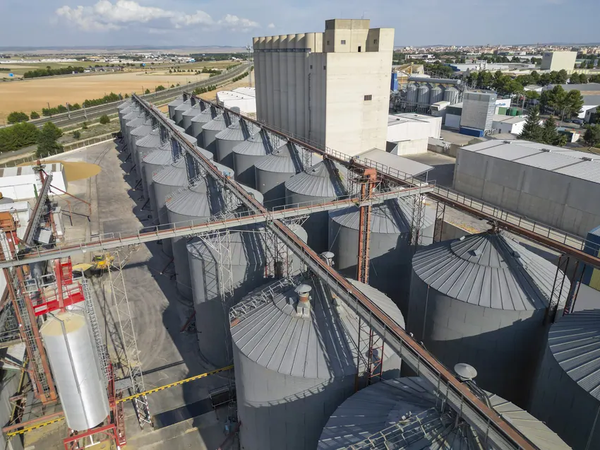 Silos y naves de Agraria San Antón desde el aire