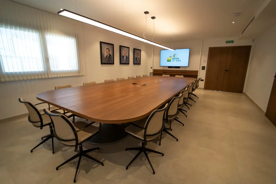 Sala de reuniones de Agraria San Antón, un espacio de encuentro para socios, clientes y colaboradores
