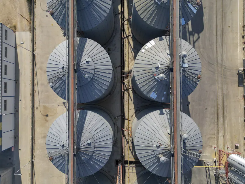 Silos vistos en vertical desde el aire